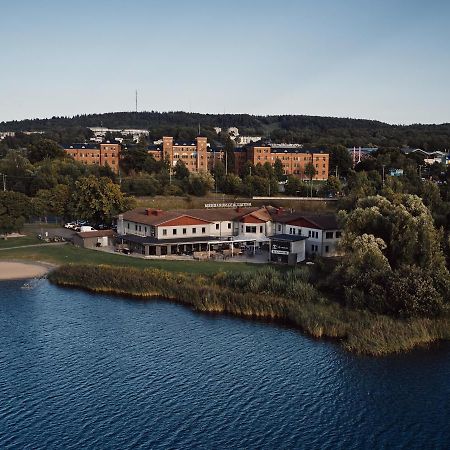 Hasse Pa Sjoekanten Hotell & Restaurang 延雪平 外观 照片