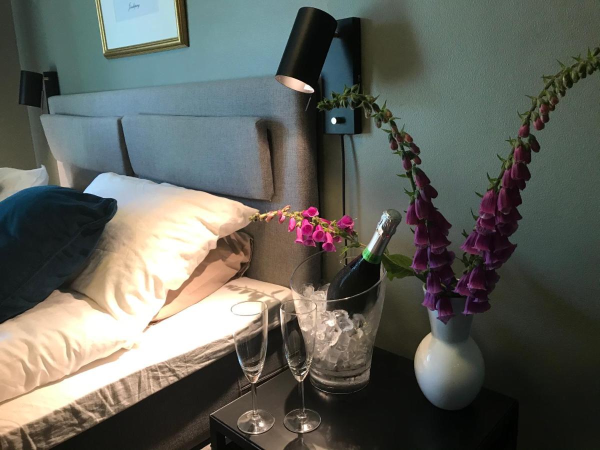 Hasse Pa Sjoekanten Hotell & Restaurang 延雪平 外观 照片