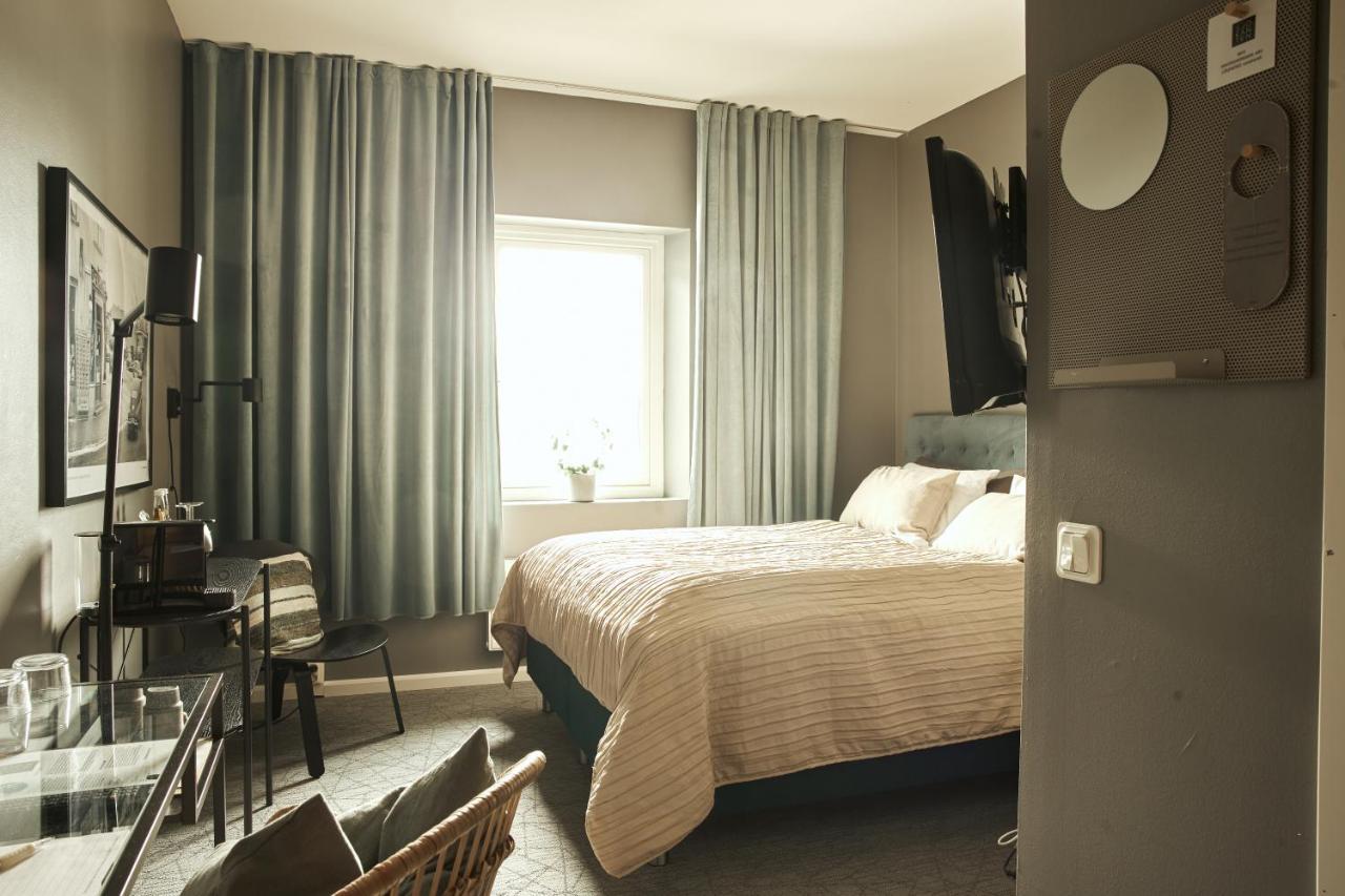 Hasse Pa Sjoekanten Hotell & Restaurang 延雪平 外观 照片