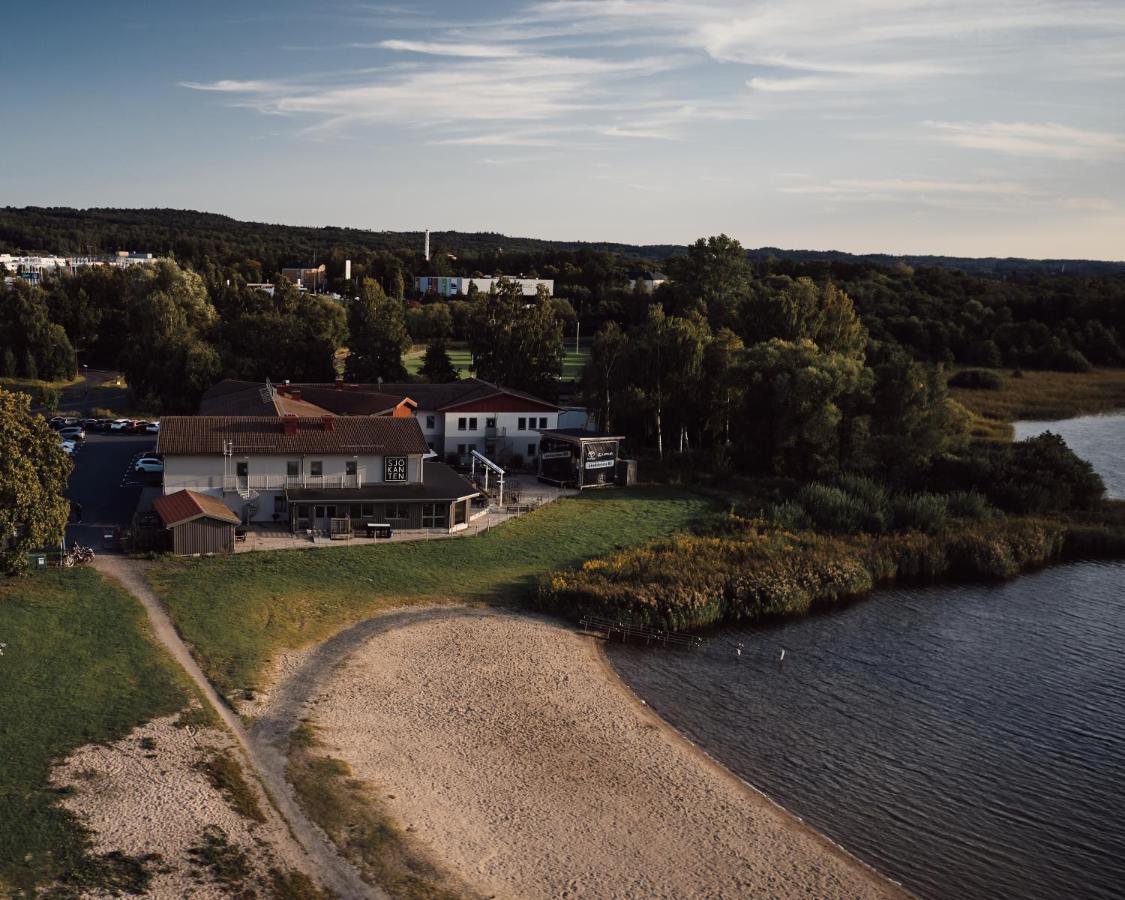 Hasse Pa Sjoekanten Hotell & Restaurang 延雪平 外观 照片