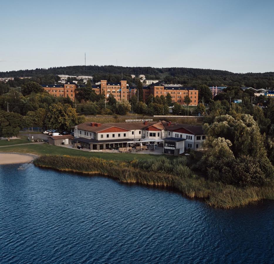 Hasse Pa Sjoekanten Hotell & Restaurang 延雪平 外观 照片