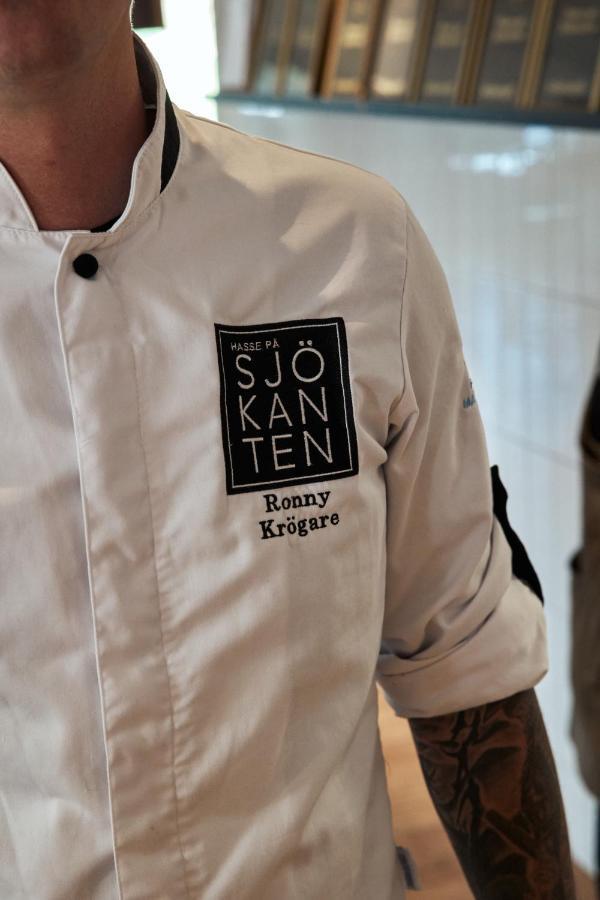 Hasse Pa Sjoekanten Hotell & Restaurang 延雪平 外观 照片