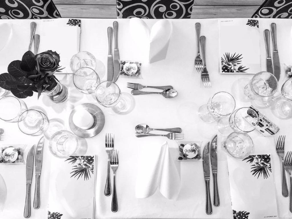 Hasse Pa Sjoekanten Hotell & Restaurang 延雪平 外观 照片