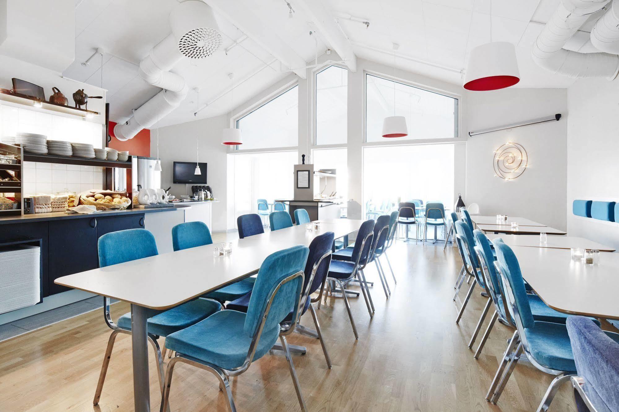 Hasse Pa Sjoekanten Hotell & Restaurang 延雪平 外观 照片