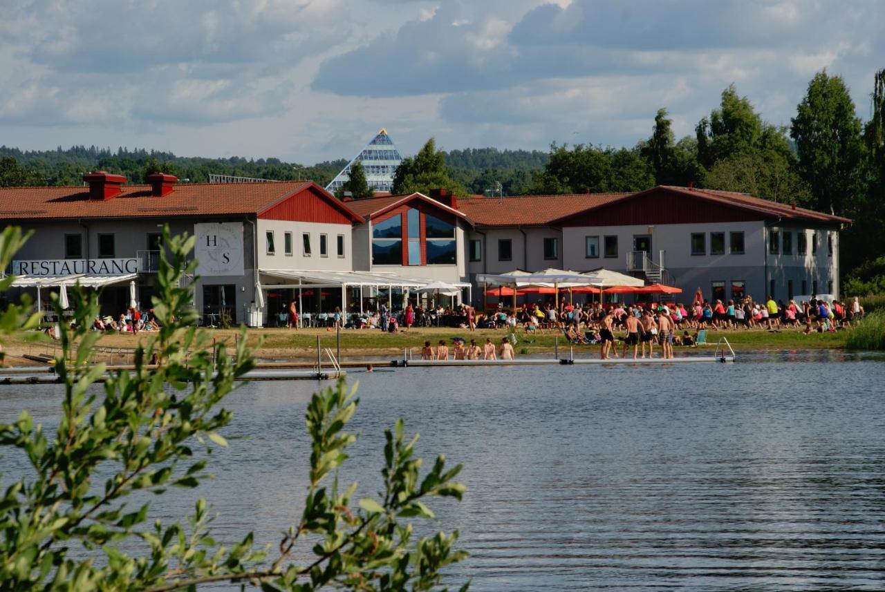 Hasse Pa Sjoekanten Hotell & Restaurang 延雪平 外观 照片